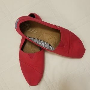Classic Red Tom's slipons